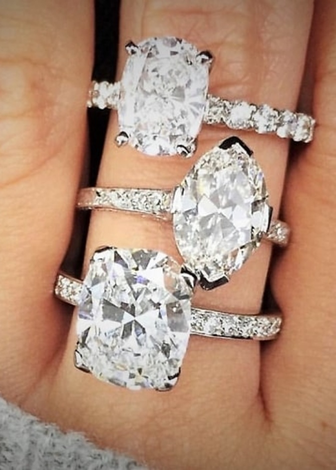 خاتم من تيفاني بالماسة البيضاوية