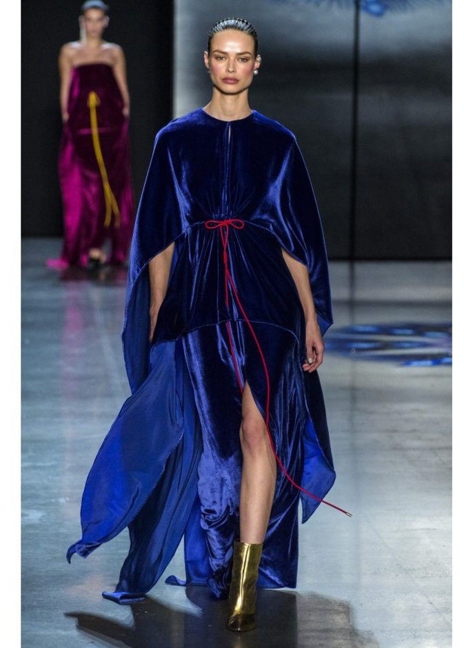  موديلات فساتين فضفاضة من Valentino