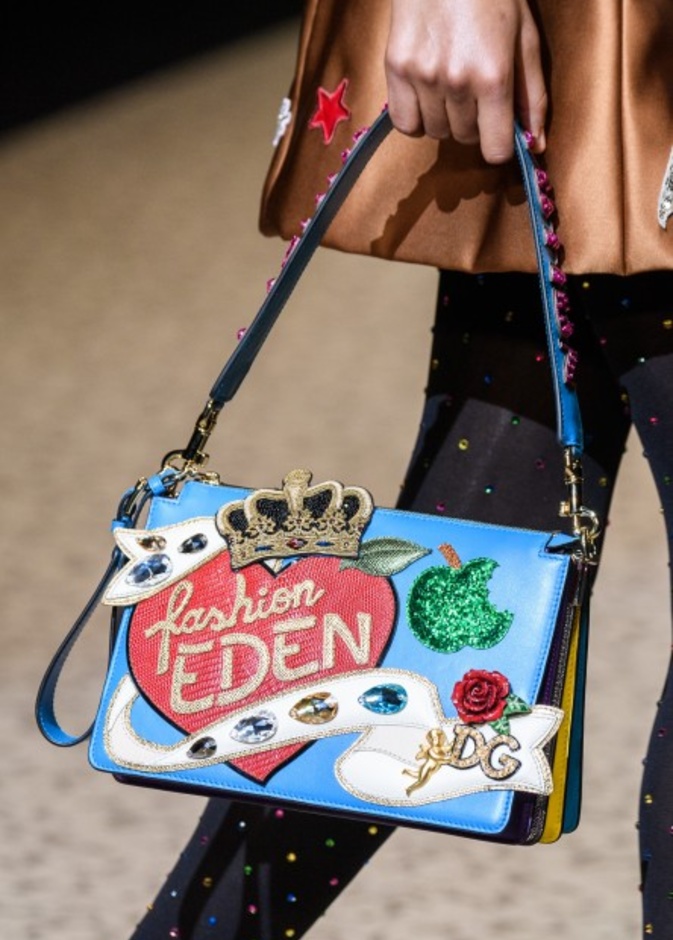 شنط مزخرفة ومربعة من Christian Dior