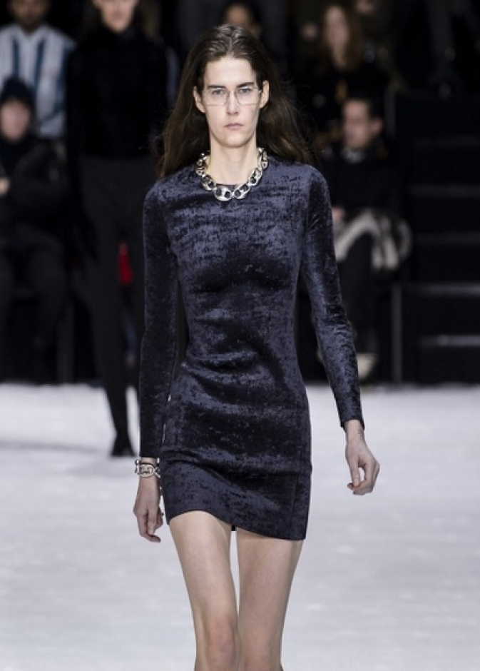  فساتين كلاسيك قصيرة وسوداء 2018‏ من Balenciaga