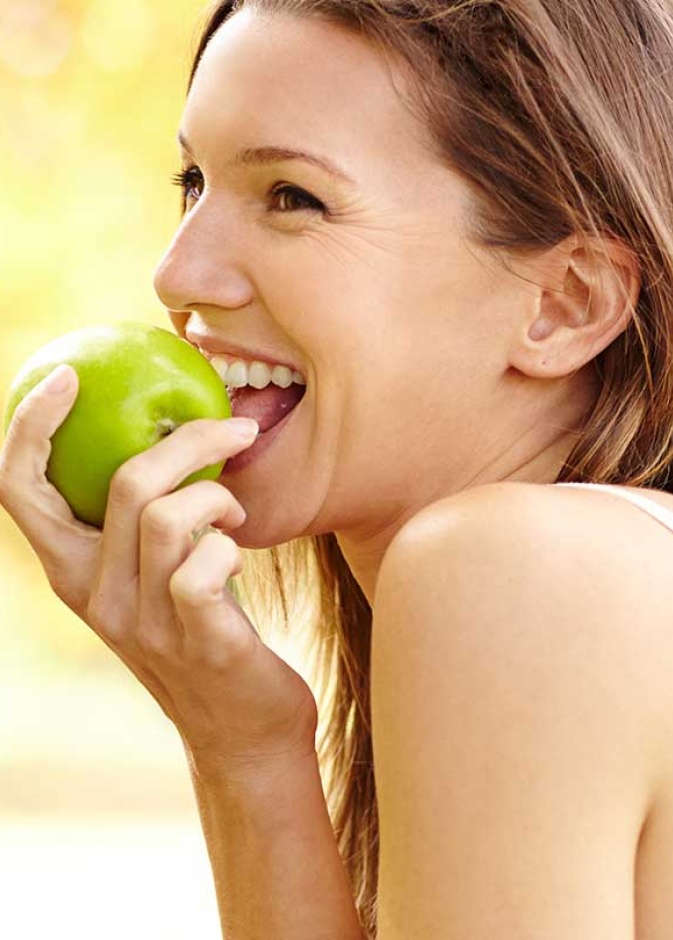 التفاح غني بالمواد الغذائية وبالألياف التي تقلل من الشعور بالجوع