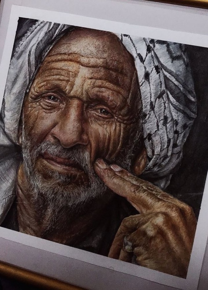 يعشق علي رسم كبار السن