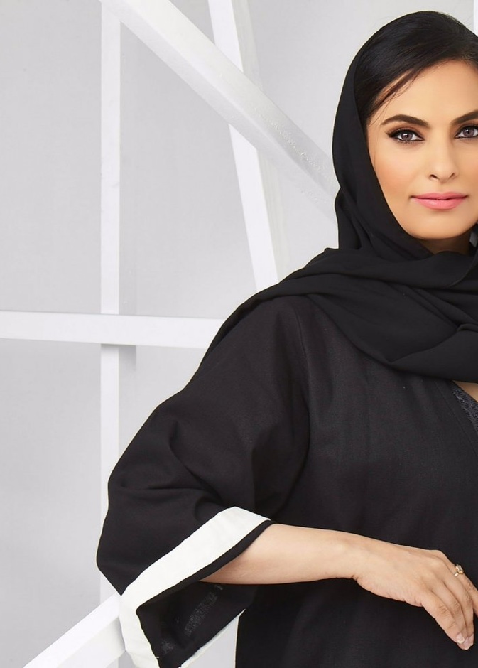 المصممة الإماراتية إيمان المدفع صاحبة علامة Ghizlan