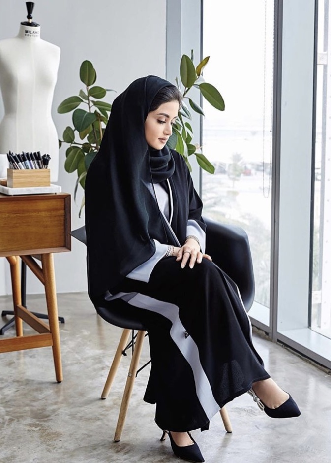 قفطان ناعم وأنيق من مجموعة YNM Dubai الجديدة