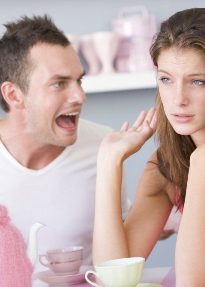 5 أفعال تُمحي شخصية الزوج أمام زوجته