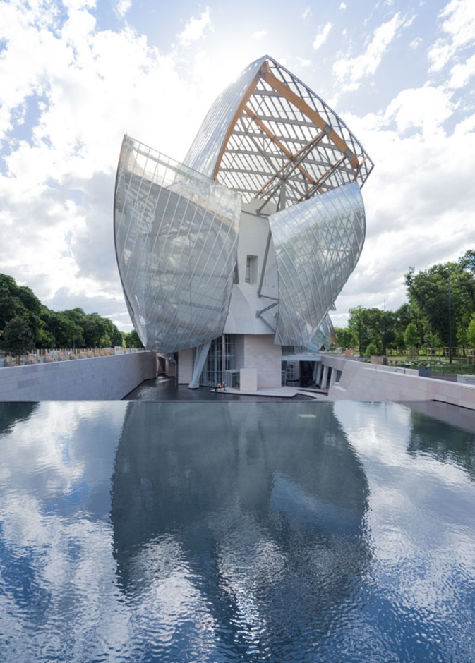 مؤ سسة Louis Vuitton