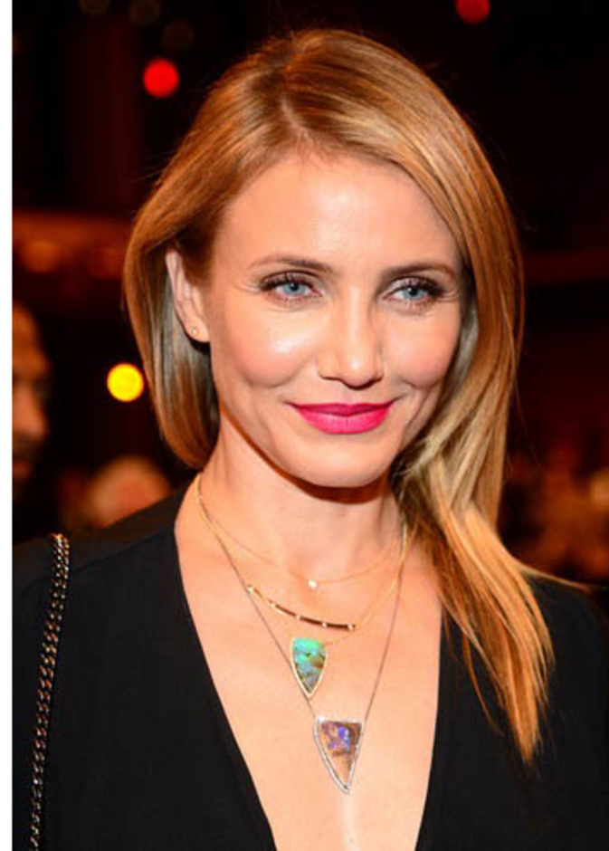  كاميرون دياز ترتدي أقراط من تيفاني من تيفاني Tiffany