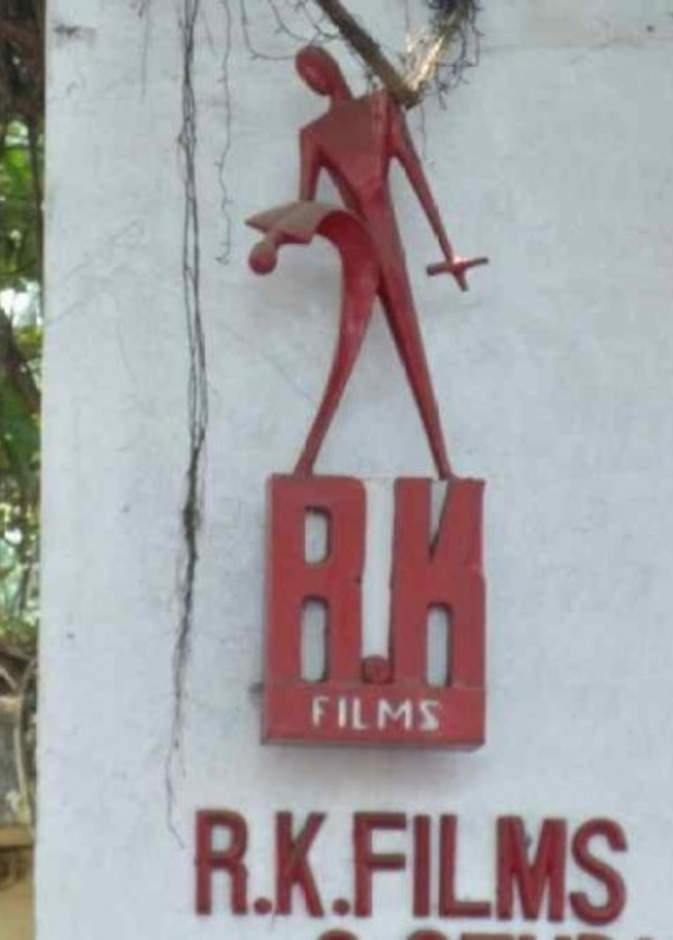 عائلة كابور اتخذت قرار بيع الاستوديوهات بالإجماع