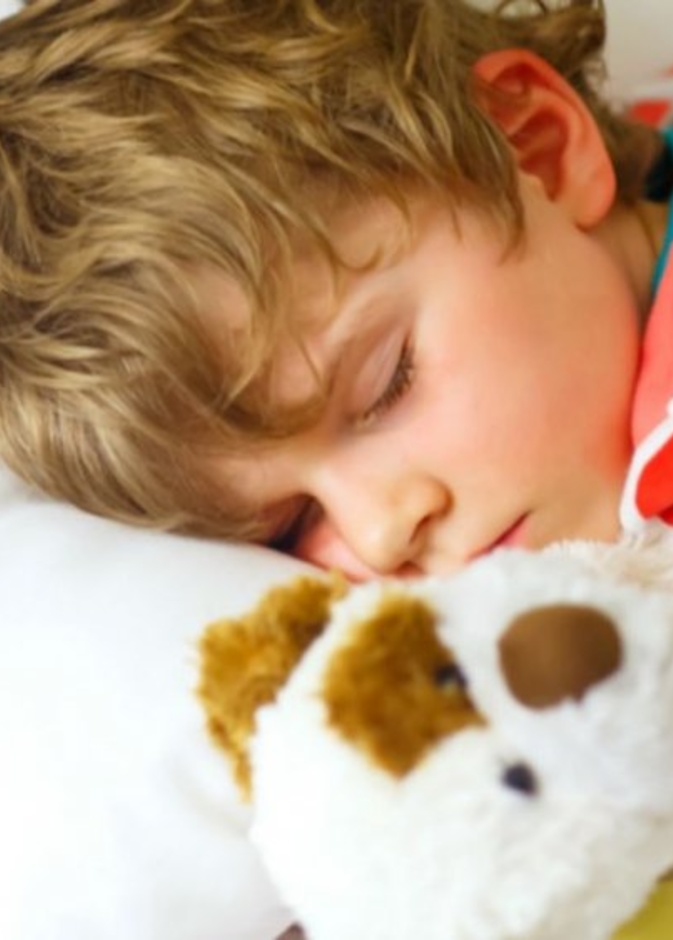 كيفية تعويد الطفل على النوم مبكرا استعدادا للمدرسة