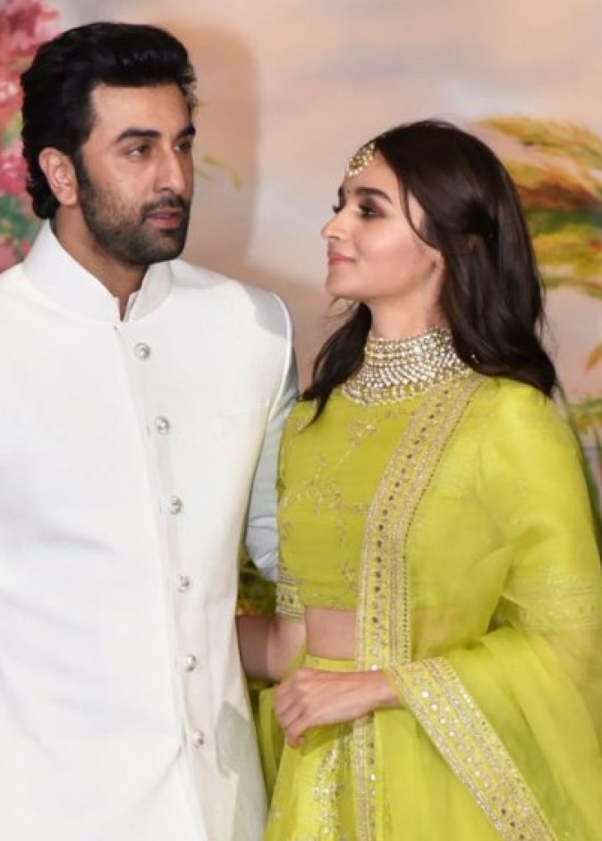 عليا بهات ظهرت برفقة عائلة رانبير كابور