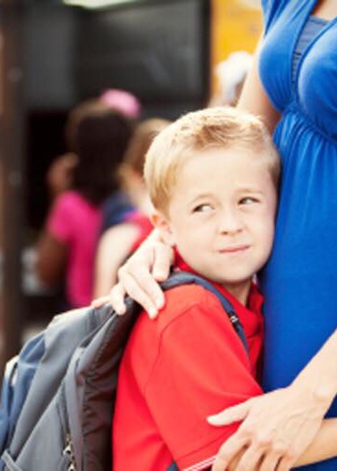 كيفية التعامل مع الطفل الذي لا يود الذهاب الى المدرسة 