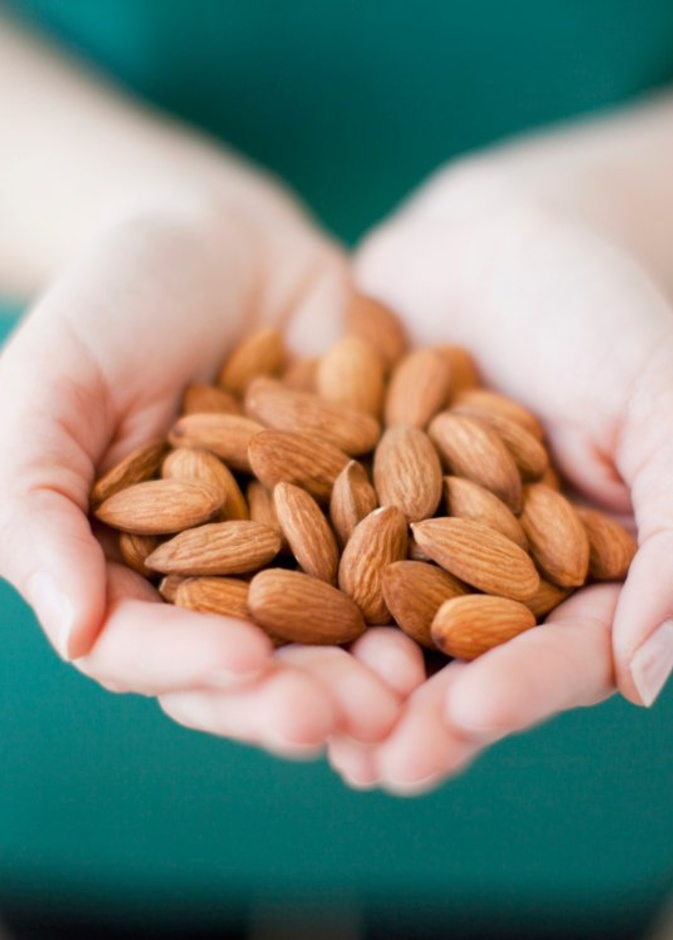  فوائد اللوز للرجيم وانقاص الوزن