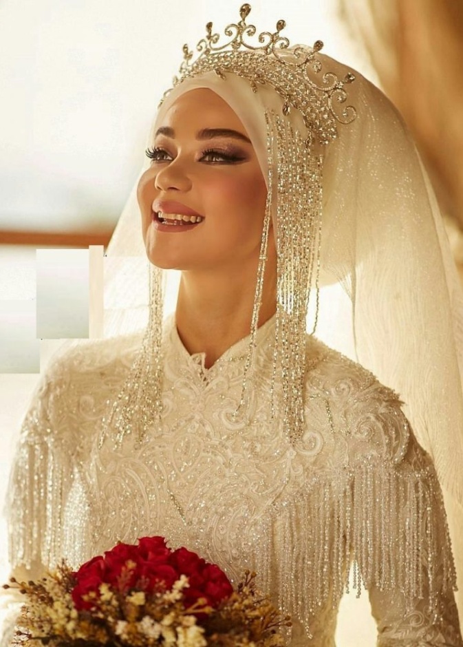 تاج من الورود للعروس