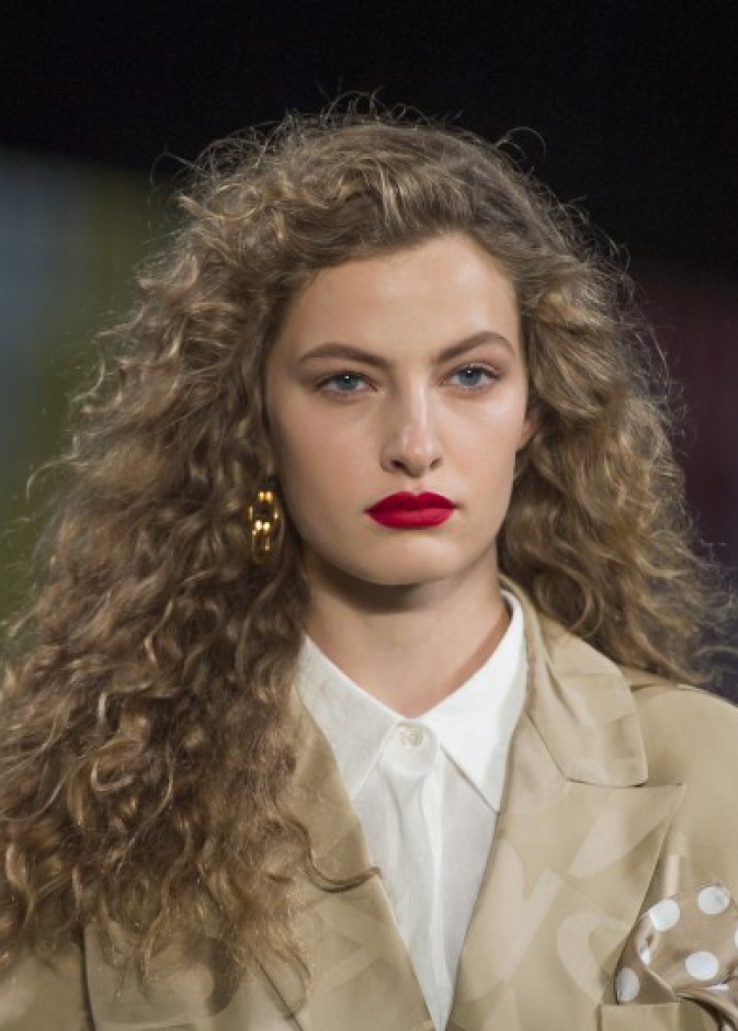  ألوان شفاه الغليتر لصيف 2019 بأسلوب Jeremy Scott