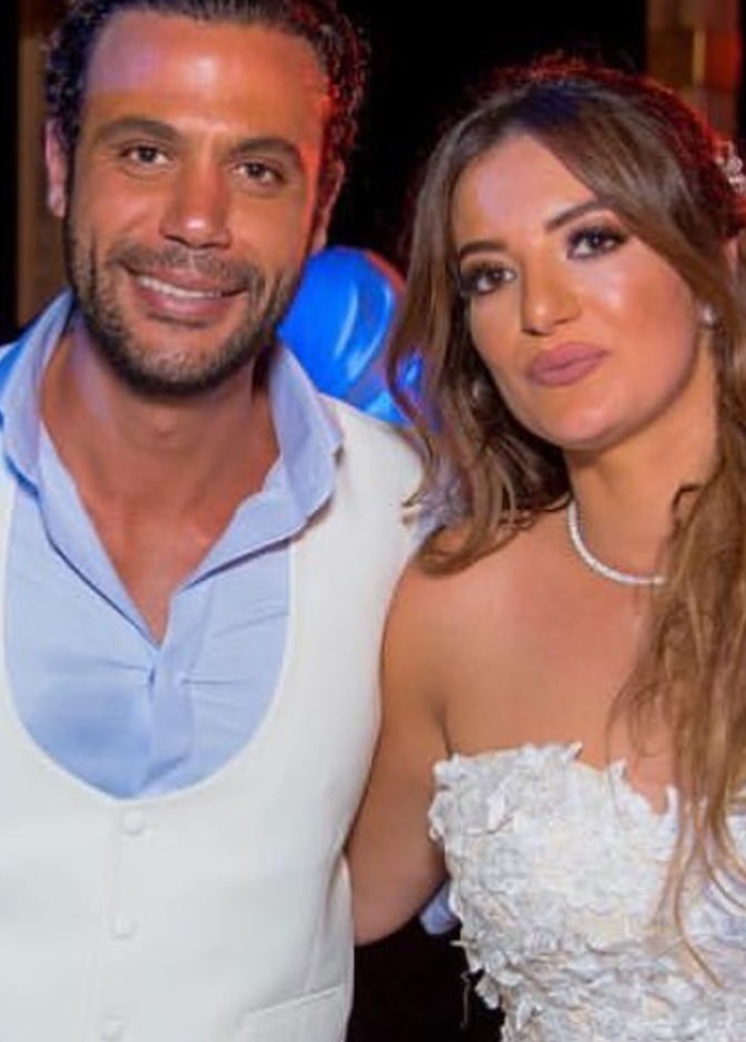 منة حسين فهمي في صورة لها من شهر العسل