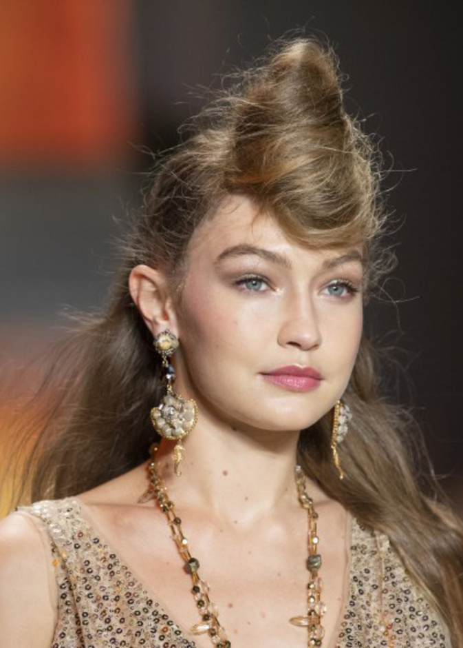 رسمات الآيلاينر الأسود الرفيع من Longchamp