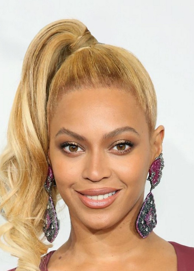 نعومي واتس بقلادة بولغاري