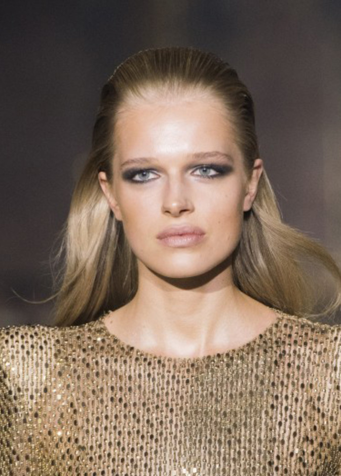 صبغات الشعر البرتقالية في عرض ‏Matty Bovan