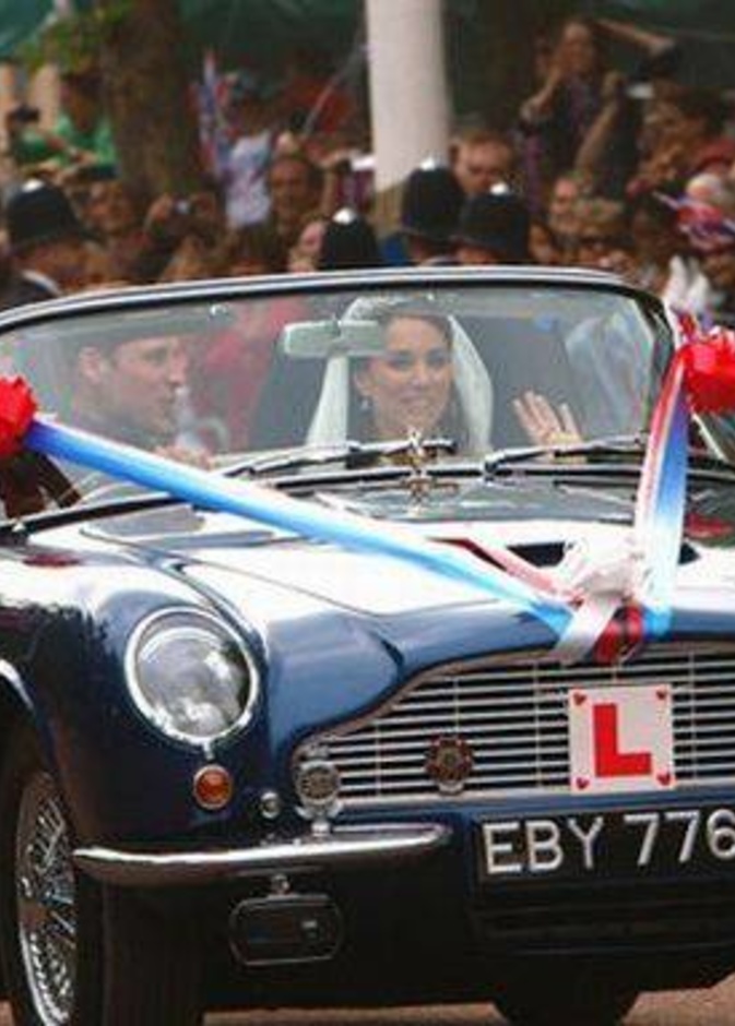 العائلة المالكة الأردنية-السيار مرسيدس بنز  300 DL موديل 1996