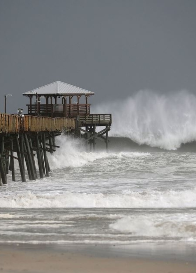 نشرة جوية حول إعصار فلورنس تثير رعب المشاهدين