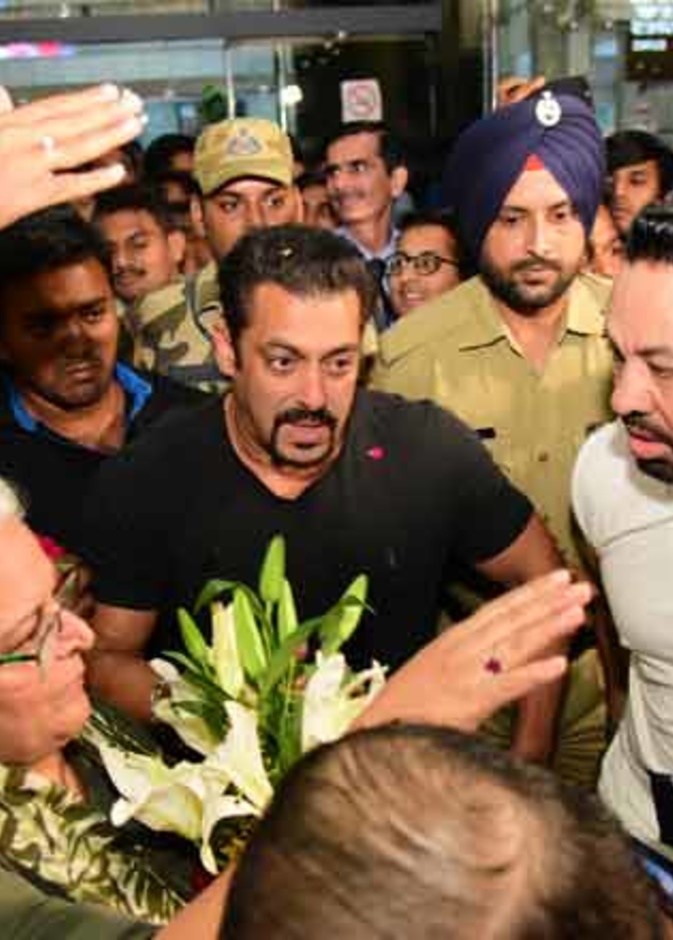 يوليا فانتور في المطار