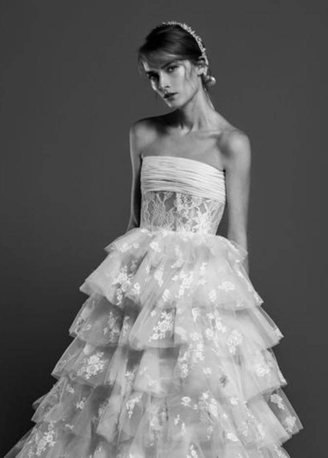 فساتين مزينة بالكشكش