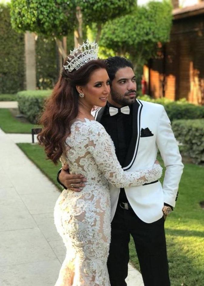 الفنانة هبة عبدالعزيز ارتدت التاج في يوم الزفاف