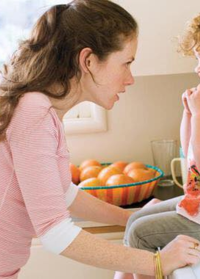 للأم : 4 أخطاء مدمرة في تربية البنات احذريها