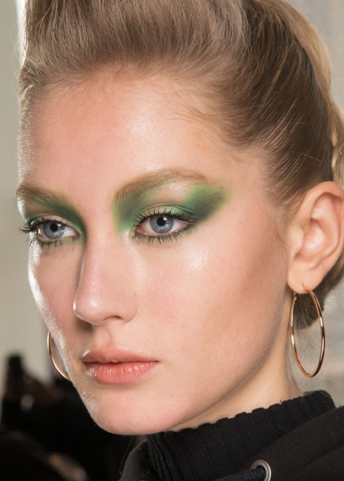 جمال اللون الأخضر على عينيك بمناسبة اليوم الوطني السعودي