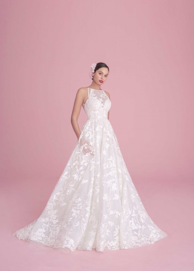  تصاميم فساتين اعراس بالجيوب من مجموعة Pronovias لخريف هذا الموسم