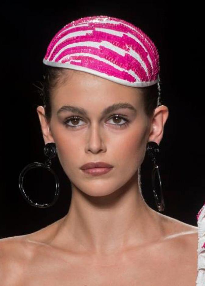  أحمر شفاه داكن لصيف 2019 من Moschino