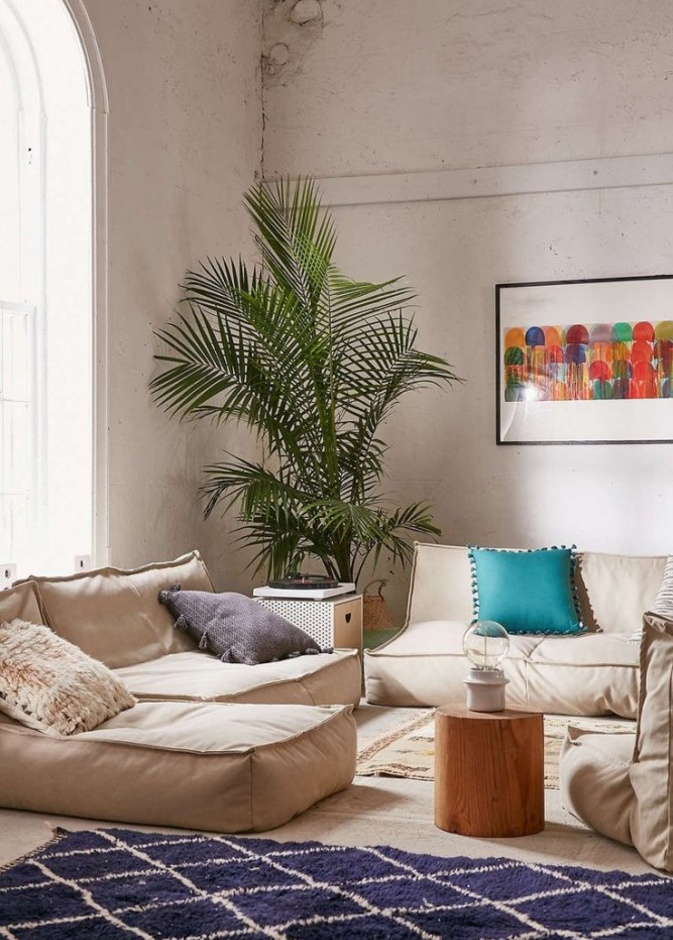 ديكور غرفة معيشة مودرن تعتمد الجلسات العربية بتصاميم كنب عصرية