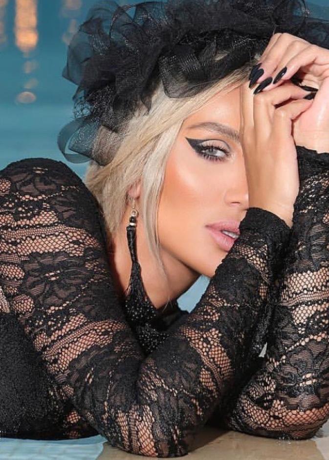 أحمر الشفاه النيود أساسي لدى مايا