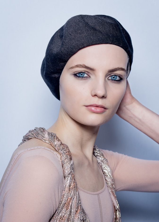 اطلالة من توقيع بيتر فيليبس خلال عرض مجموعة Dior لربيع وصيف 2019