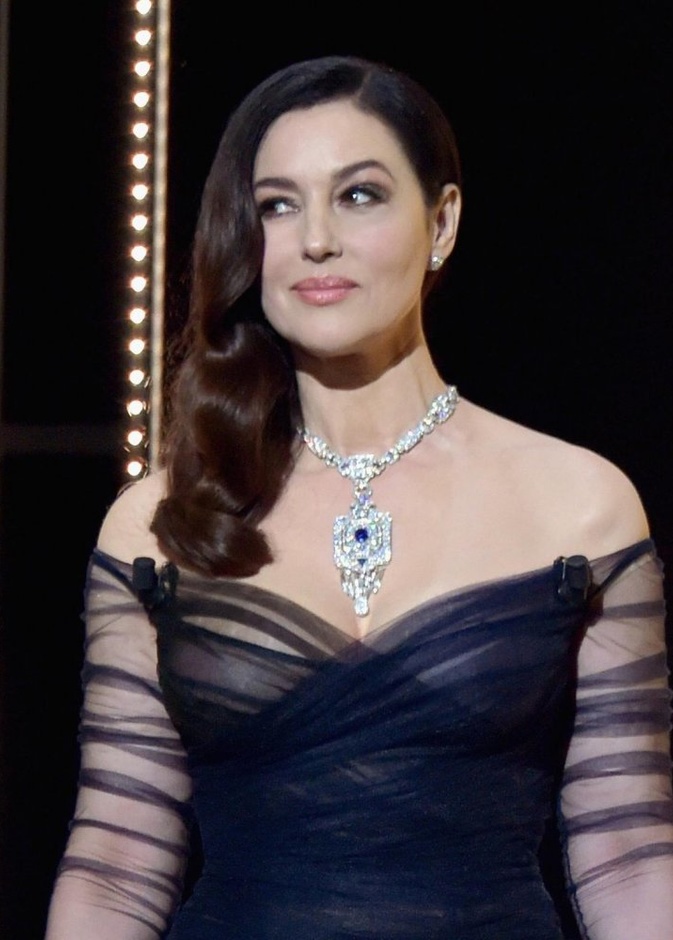  مونيكا بيلوتشي متألقة بالسحر مع مجوهرات كارتييه