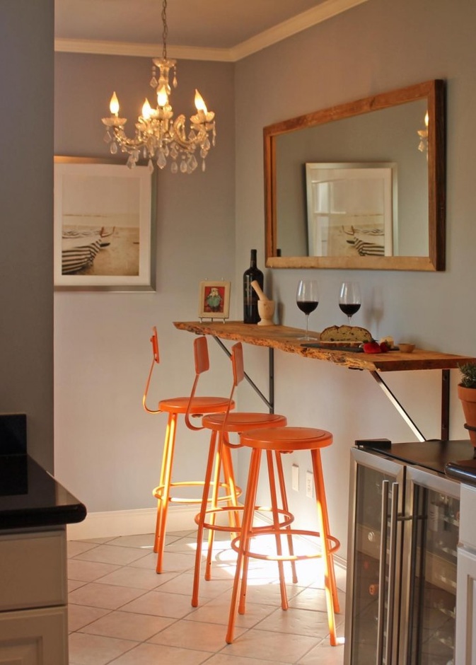 طاولة طعام عصرية للمطبخ المودرن بمساحته الصغيرة