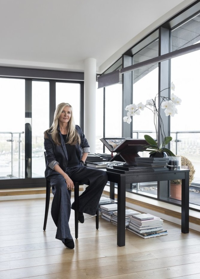 مصممة الأزياء Amanda Wakeley