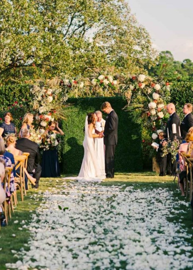  لا تختاري مكانا بعيدا قبل تامين نقل المدعوين