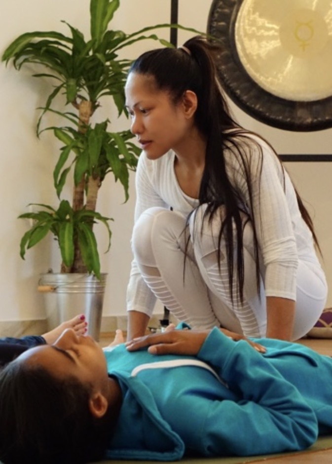 مدربة اليوغا نيري توليدو