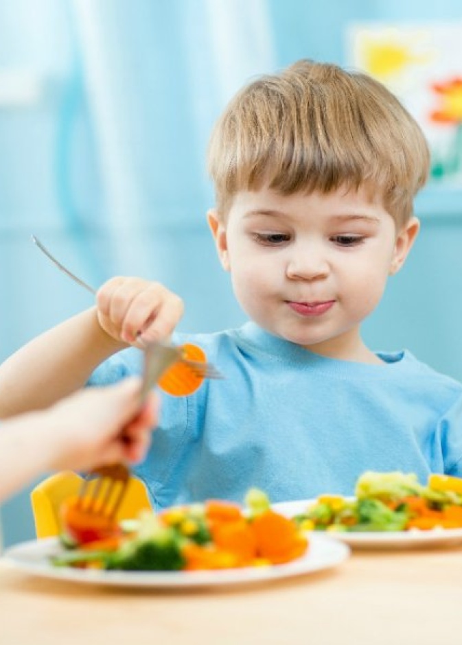 نظام غذائي مناسب للطفل لمكافحة مرض التهاب المفاصل  