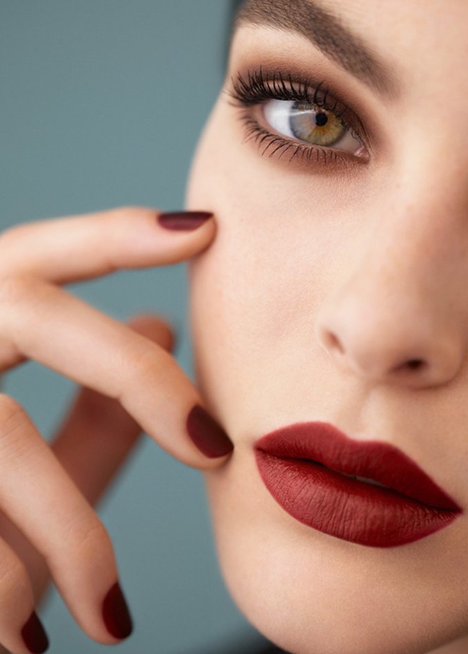 مجموعة مكياج شانيل للخريف والشتاء