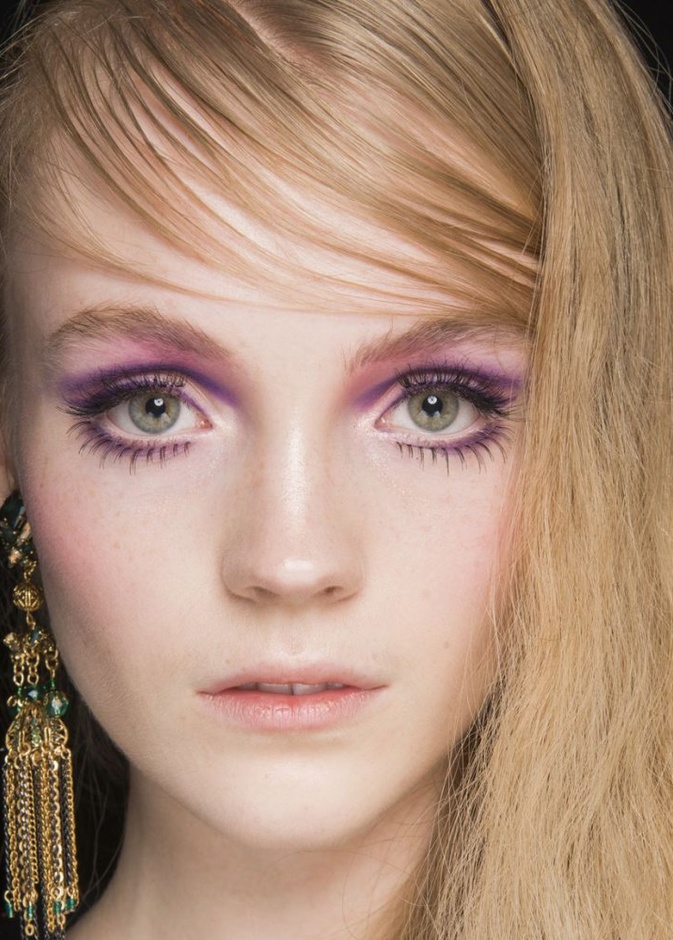 بهذا المكياج الزهري ادعمي حملة سرطان الثدي هذا الشهر