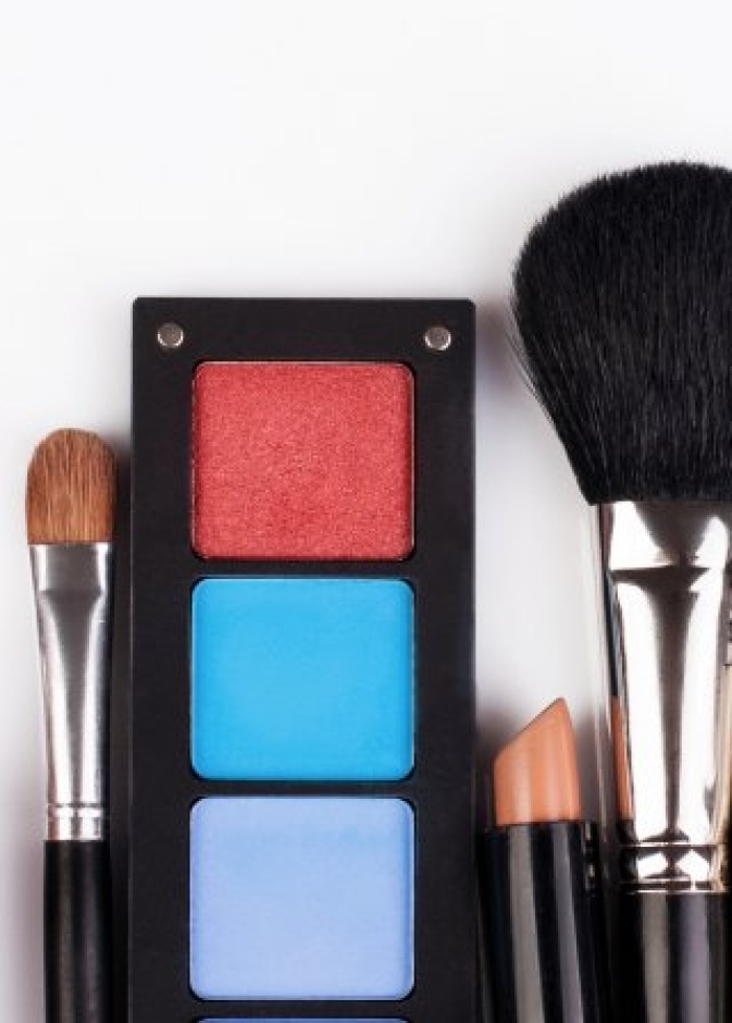  أضرار مستحضرات التجميل على الصحة الإنجابية للعروس بعد الزواج