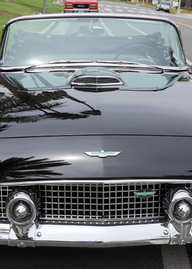 سيارة أسطورة هوليوود "مارلين مونرو" 