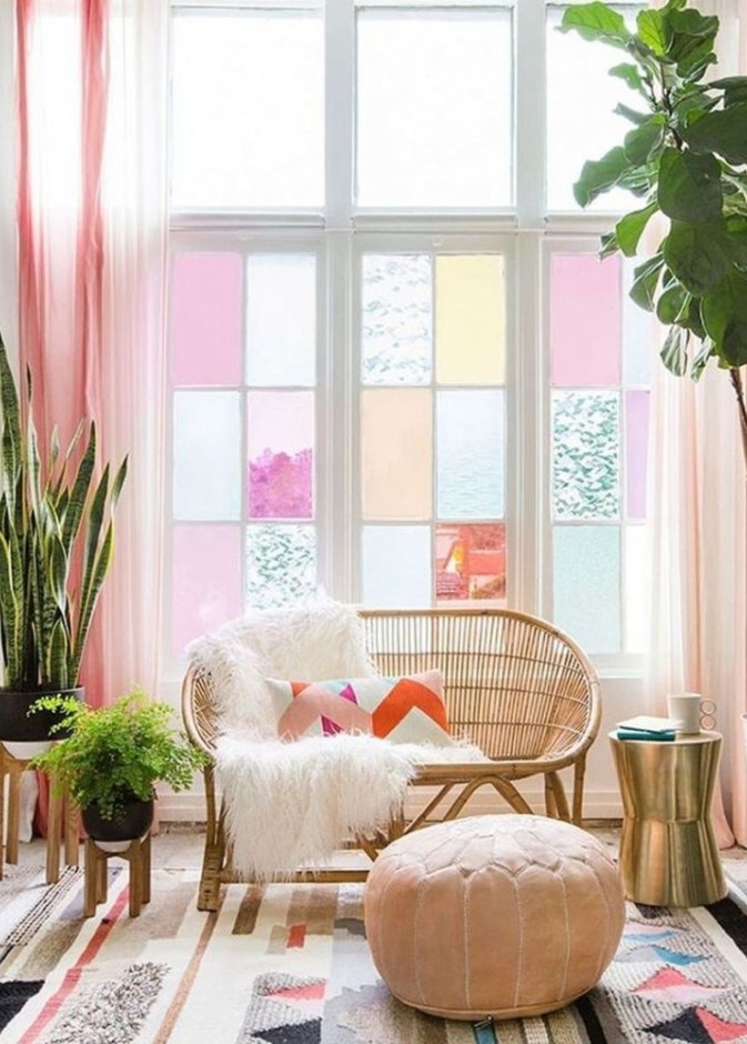 ديكورات غرفة معيشة بجمال الزهري الباستيل