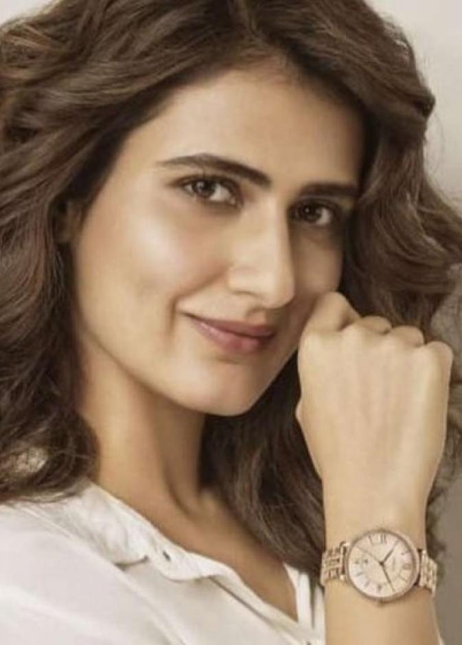 فاطمة سانا شيخ تحصل على جائزة أيقونة الشباب