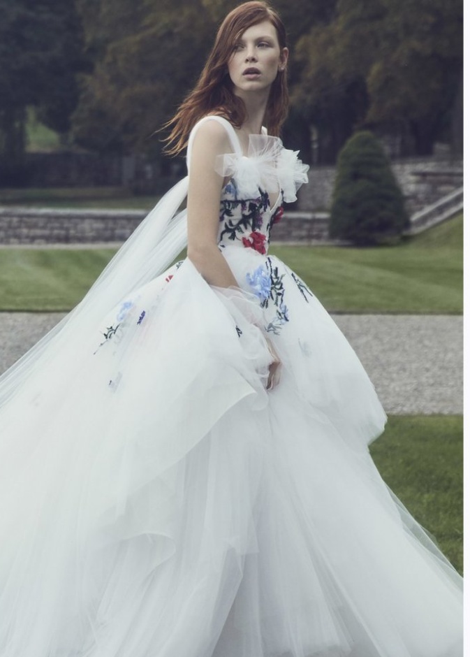 فستان عرس من مونيك لوليه