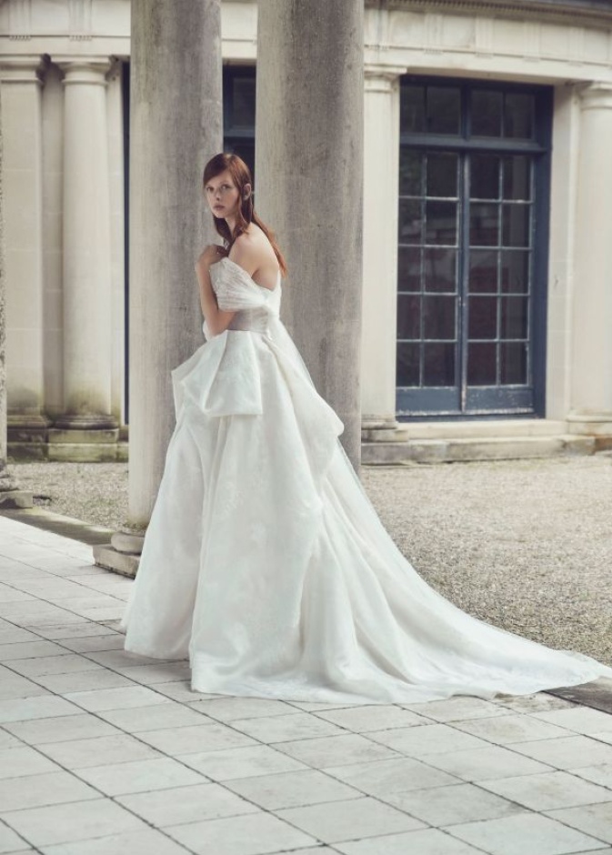 فساتين زفاف للعروس المميزة من وحي زفاف الأميرة يوجيني من مجموعة Anne Barge لخريف 2019