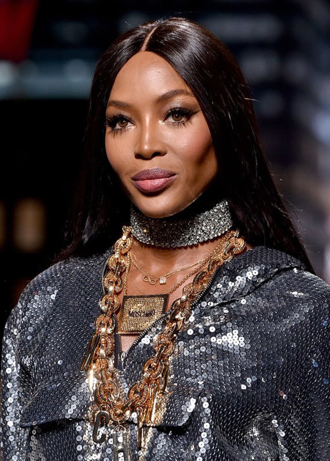 أطلّت الجميلة بيلا حديد Bella Hadid بجمال المكياج البرونزي