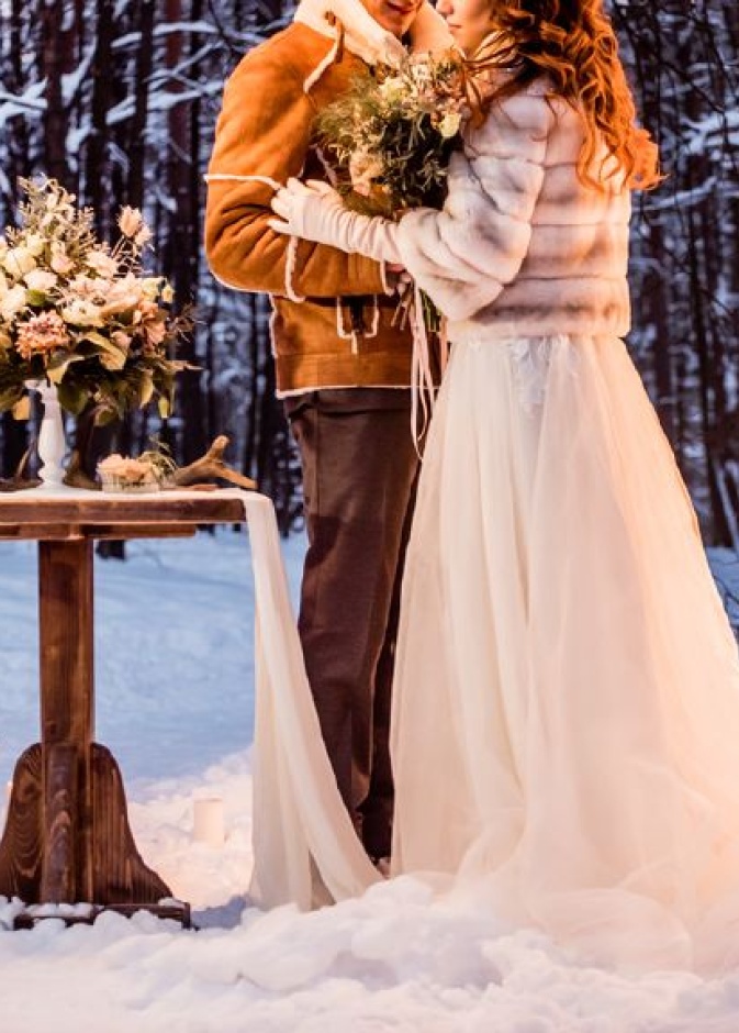 اصرفي المال على بوفيه الحلويات والطعام بدلا من صرفه على بطاقات الزفاف مثلا